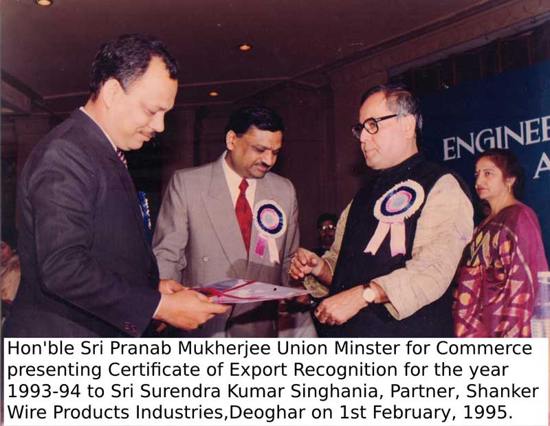 S K Singhania Receiving award from Union Minister for Commerce
